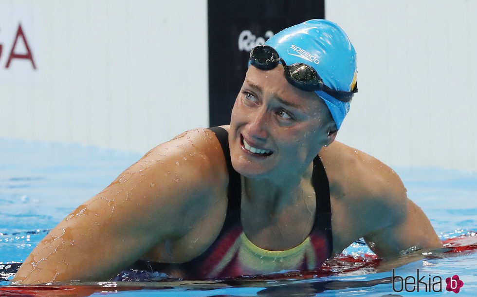 Mireia Belmonte emocionada tras ganar la medalla de oro en 200 metros mariposa en Rio 2016