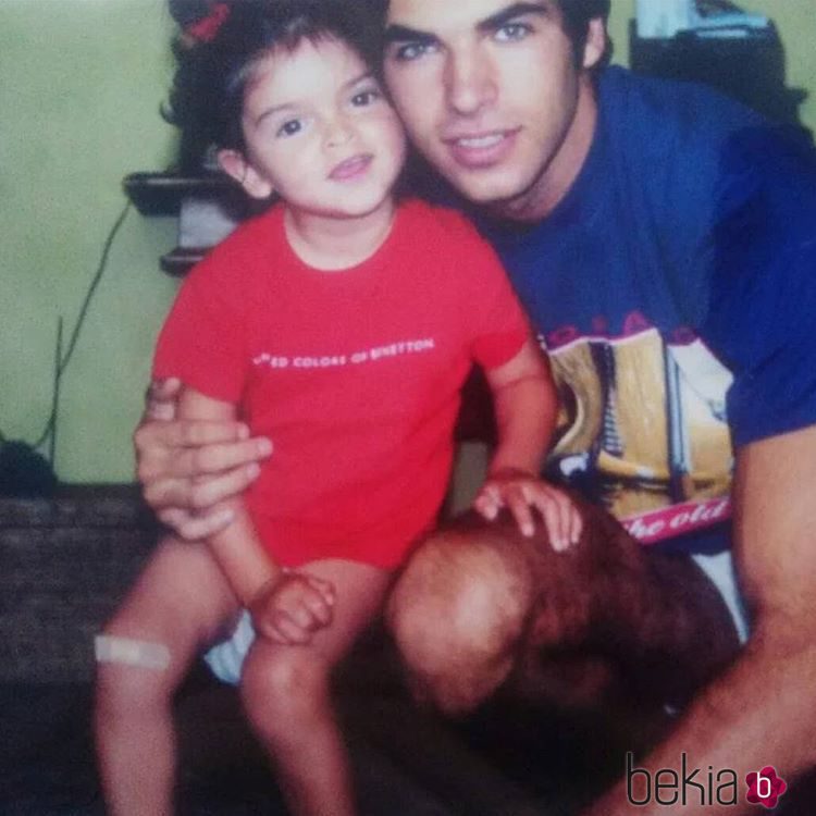 Cayetano Rivera con su hija Lucía cuando era pequeña
