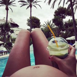 Carla Pereyra y su tripita de embarazada