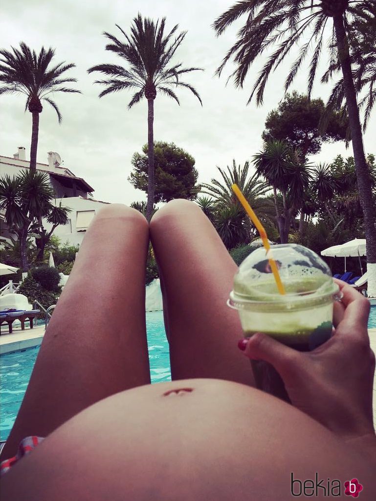Carla Pereyra y su tripita de embarazada