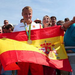 Marcus Walz posa con la bandera de España tras ganar una medalla de Oro en Rio 2016
