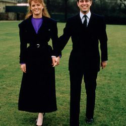 El Príncipe Andrés y Sarah Ferguson cuando eran jóvenes