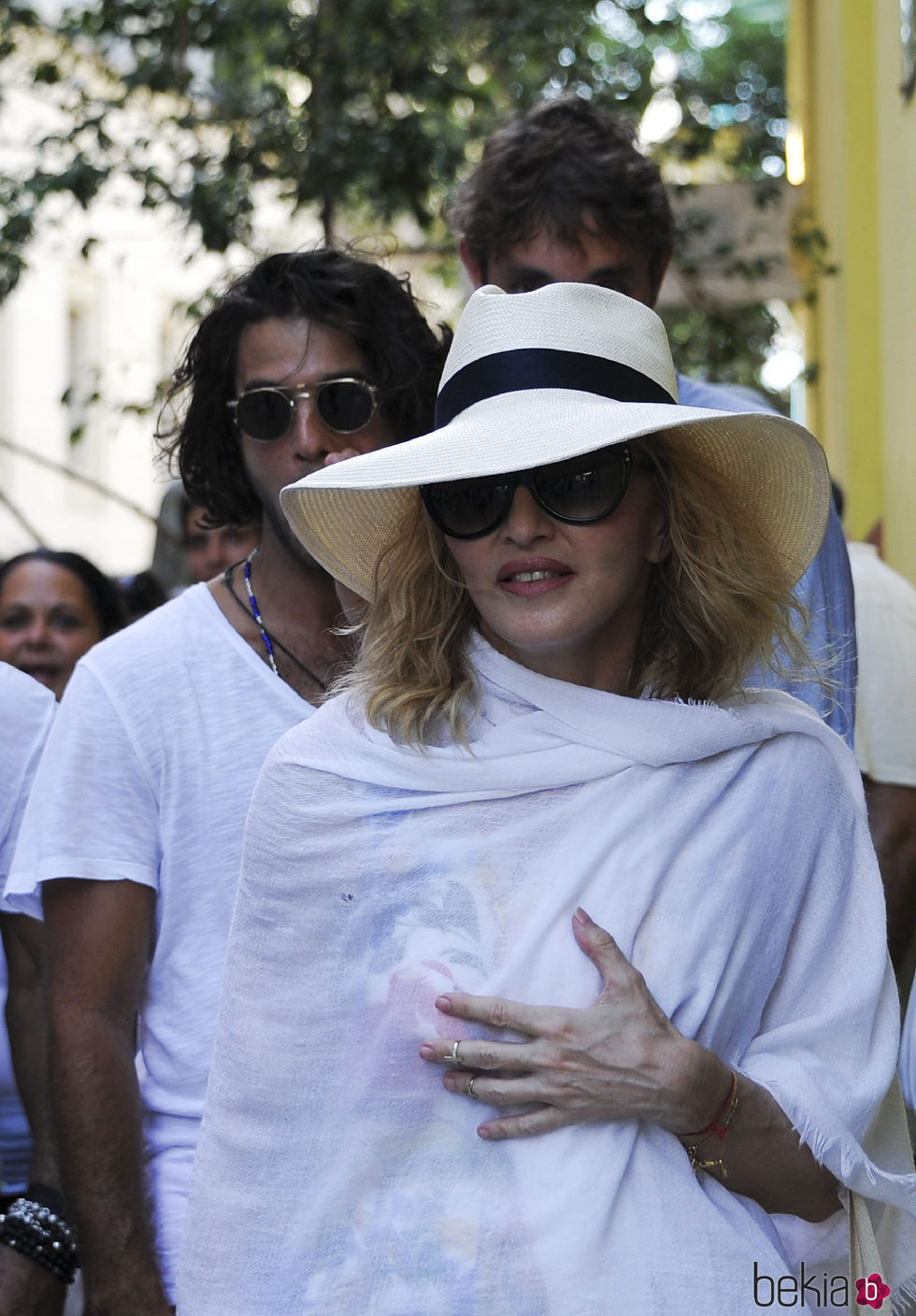 Madonna paseando por La Habana
