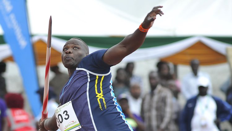 El keniano Julius Yego en uno de sus tiros de jabalina antes de Rio 2016