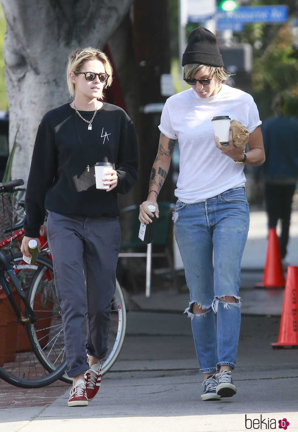 Kristen Stewart y su novia Alice Cargile, de desayuno por California