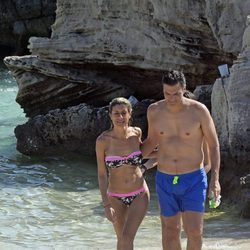 Pedro Sánchez con el torso desnudo junto a Begoña Gómez en Ibiza
