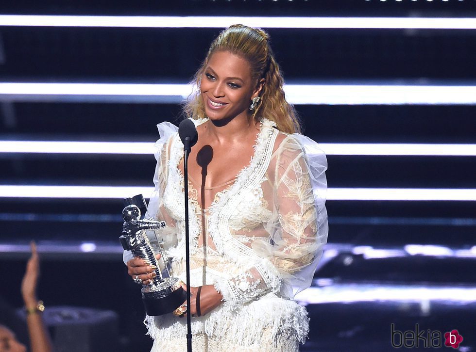 Beyoncé recoge el premio Video del Año en la gala de los MTV Video Music Awards 2016