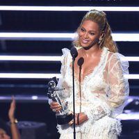 Beyoncé recoge el premio Video del Año en la gala de los MTV Video Music Awards 2016