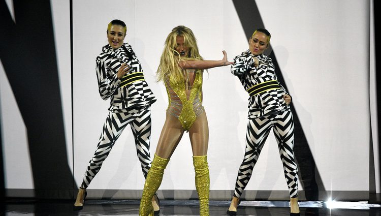 Britney Spears en su reaparición en los VMA's 2016
