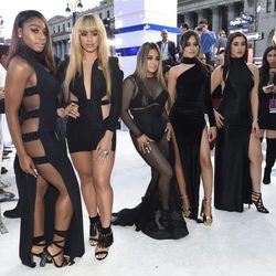 El grupo Fifth Harmony en la gala de los MTV VMA's 2016