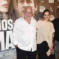 Imanol Uribe, Elena Anaya y Eduard Fernández en el estreno de 'Lejos del mar'