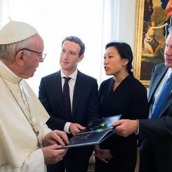 Mark Zuckerberg con el Papa Francisco en Roma