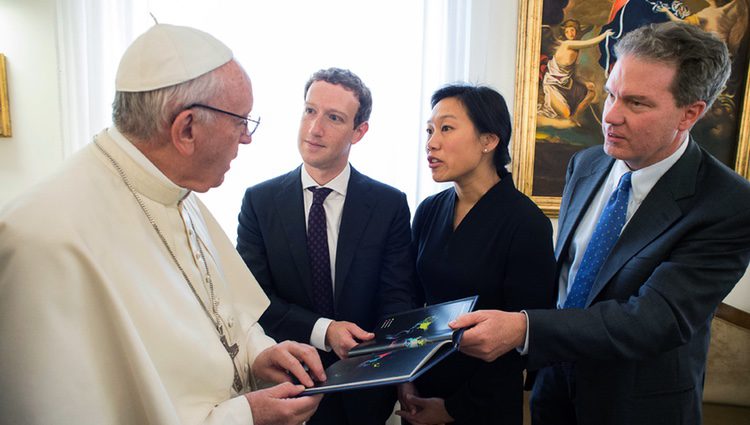 Mark Zuckerberg con el Papa Francisco en Roma