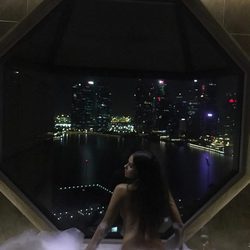 Cristina Pedroche posa desnuda en una bañera