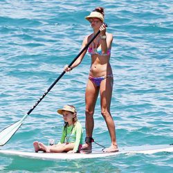 Alessandra Ambrosio y su hija haciendo Paddle Surf