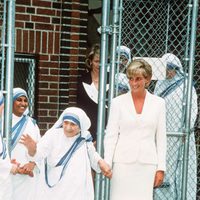 La Madre Teresa de Calcuta con Lady Di meses antes de sus respectivas muertes