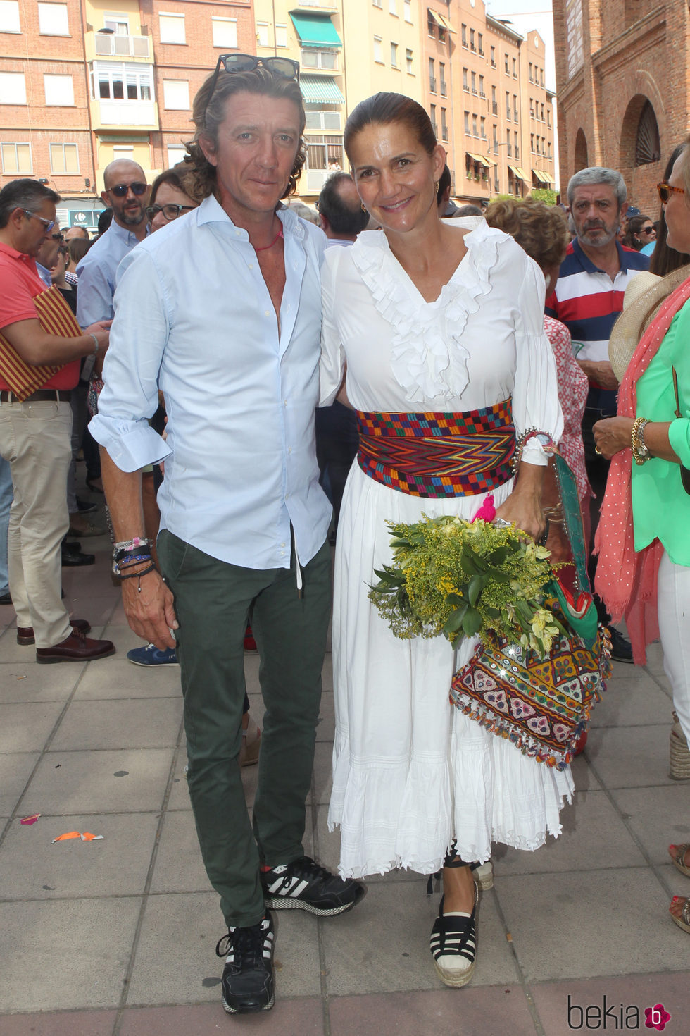 Colate y Samantha Vallejo-Nágera en la corrida de toros en homenaje a Víctor Barrio