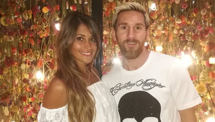Leo Messi y Antonella Roccuzzo en un restaurante en Barcelona