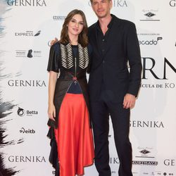 María Valverde junto a James D'Arcy en el estreno de 'Gernika'