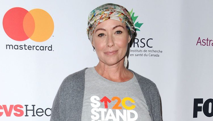 Shannen Doherty en el 'Stand Up to Cancer' en Los Ánegeles