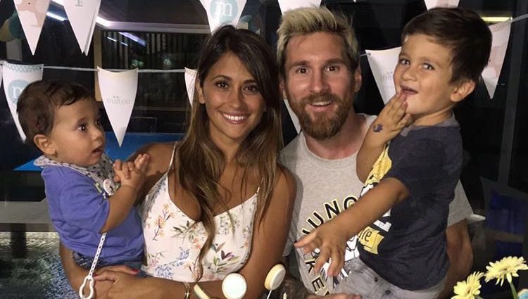 Mateo Messi celebrando su primer cumpleaños con Leo Messi, Antonella Roccuzzo y Thiago Messi