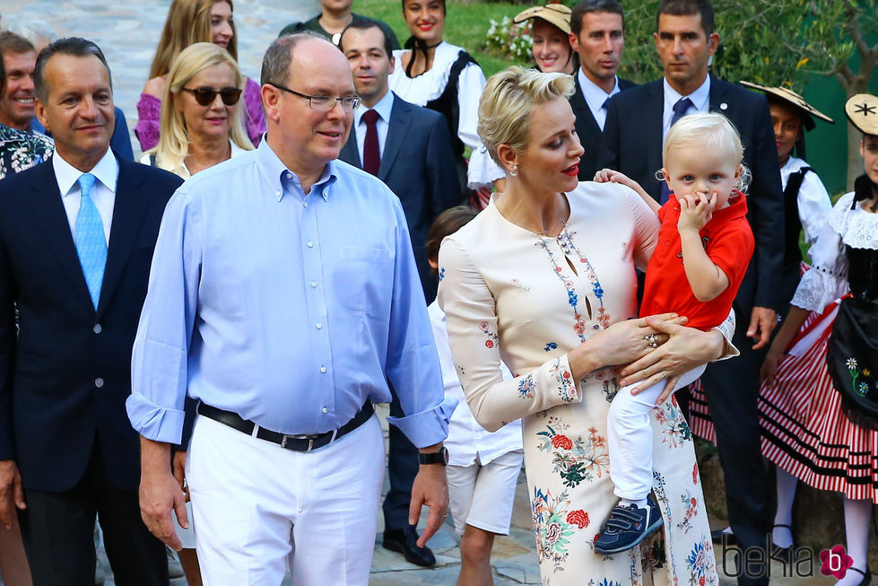 Los Príncipes Alberto y Charlene de Mónaco con Jacques en el picnic anual de Mónaco 2016
