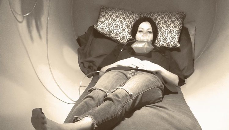 Shannen Doherty en una cámara hiperbárica