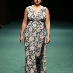 Marisa Jara desfilando para Elena Miró sobre la Madrid Fashion Show Woman