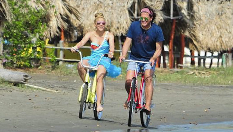 Shakira y Carlos Vives durante la grabación del video de la canción 'La Bicicleta'
