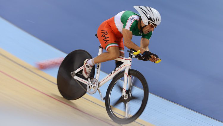 Bahman Golbarnezhad en la prueba de ciclismo Individual de C4-5 1km