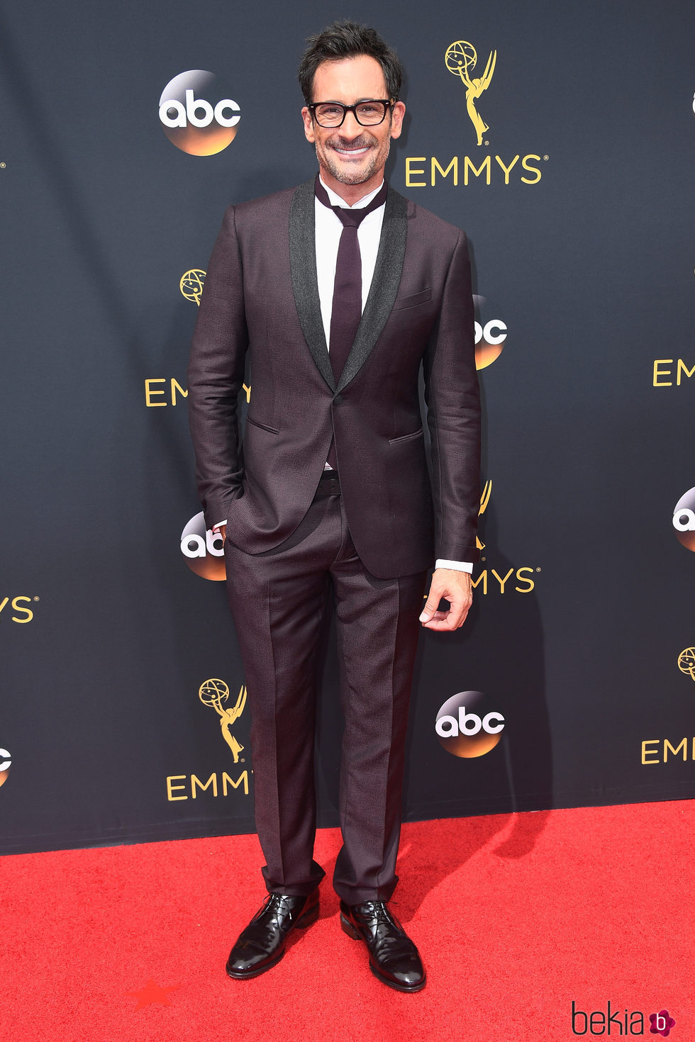 Lawrence Zarian en la alfombra roja de los Premios Emmy 2016