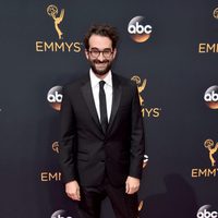 Jay Duplass en la alfombra roja de los Premios Emmy 2016