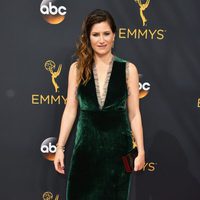 Kathryn Hahn en la alfombra roja de los Premios Emmy 2016