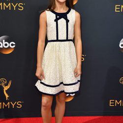 Aubrey Anderson-Emmons en la alfombra roja de los Premios Emmy 2016
