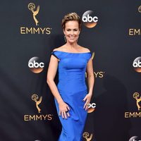 Melora Hardin en la alfombra roja de los Premios Emmy 2016