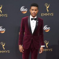 Trevor Jackson en la alfombra roja de los Premios Emmy 2016