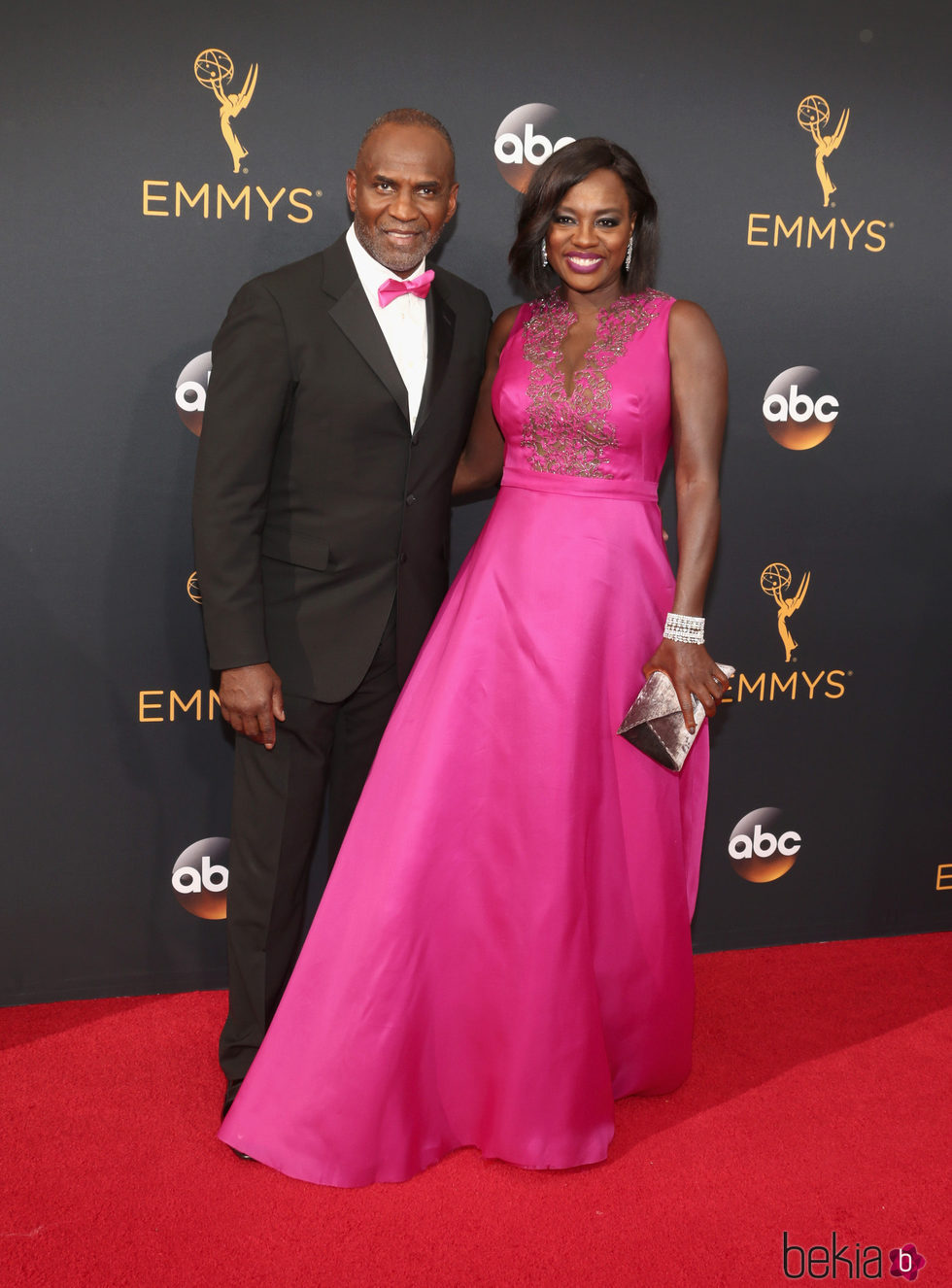 Viola Davis y Julius Tennon en la alfombra roja de los Premios Emmy 2016