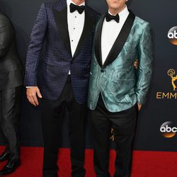 Ryan Murphy y David Miller en la alfombra roja de los Premios Emmy 2016