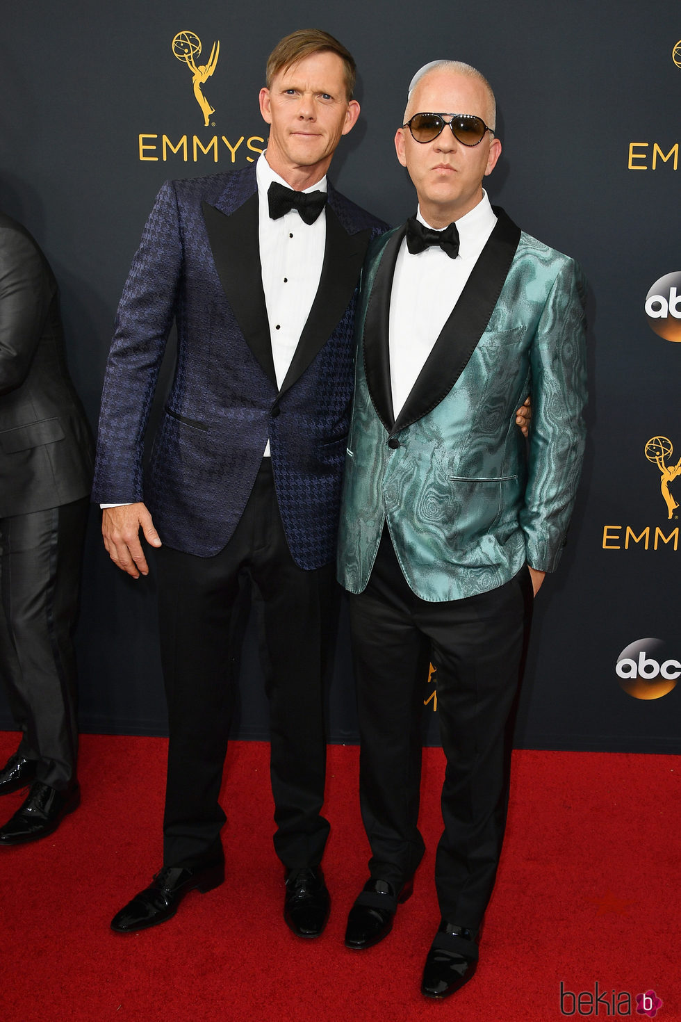 Ryan Murphy y David Miller en la alfombra roja de los Premios Emmy 2016