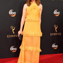Mandy Moor en la alfombra roja de los Premios Emmy 2016