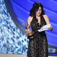 Julia Louis-Dreyfus recogiendo el galardón a Mejor actriz de comedia en los Emmy 2016