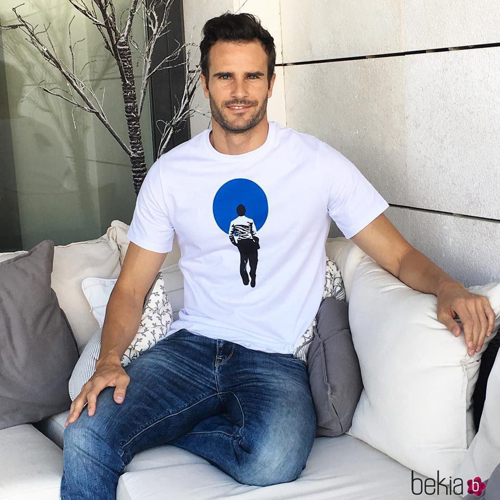 Pablo Marqués luciendo una camiseta de una nueva marca