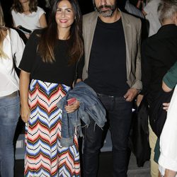 Nuria Roca y Juan Val en el desfile de Jorge Vázquez colección primavera/verano 2017 en la Madrid Fashion Week