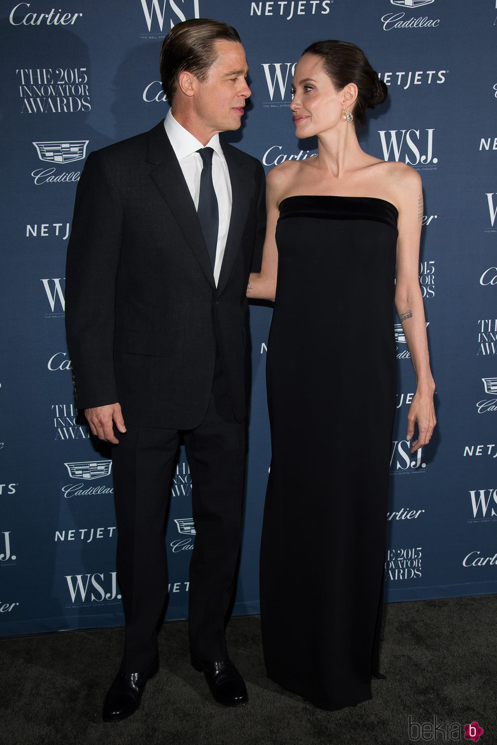 Brad Pitt y Angelina Jolie muy acaramelados en la entrega de premios de la revista the WSJ Magazine Innovator