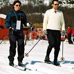 Marta Luisa de Noruega y Ari Behn esquiando