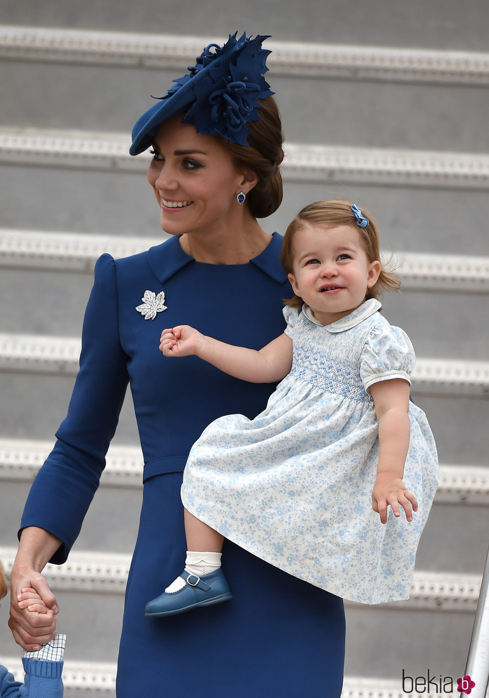 Kate Middleton y la Princesa Carlota, muy felices a su llegada a Canadá