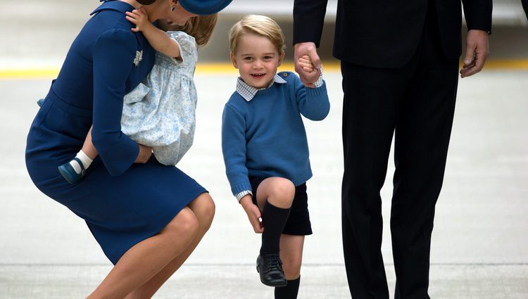 El Príncipe Jorge, muy sonriente a su llegada a Canadá para un viaje oficial