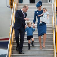 Los Duques de Cambridge y los Príncipes Jorge y Carlota llegan a Canadá para un viaje oficial