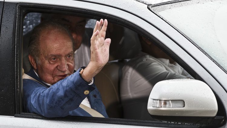 El Rey Juan Carlos a su llegada a Cartagena de Indias para la firma de paz entre Colombia y las FARC