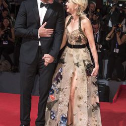 Naomi Watts y Liev Schreiber muy cariñosos en el Festival de Cine de Venecia 2016